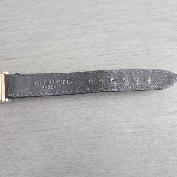 BECORA | Black Leather Strap Watch - Picture 7 of 12